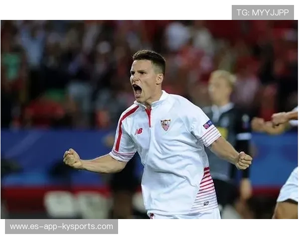 塞维利亚—加梅罗右翼内切放低传中形成机会 塞维利亚—加梅罗右翼内切放低传中形成机会