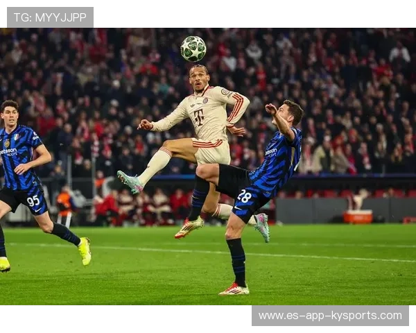 德甲拜仁外线拉扯撕裂防线，攻势猛烈难挡