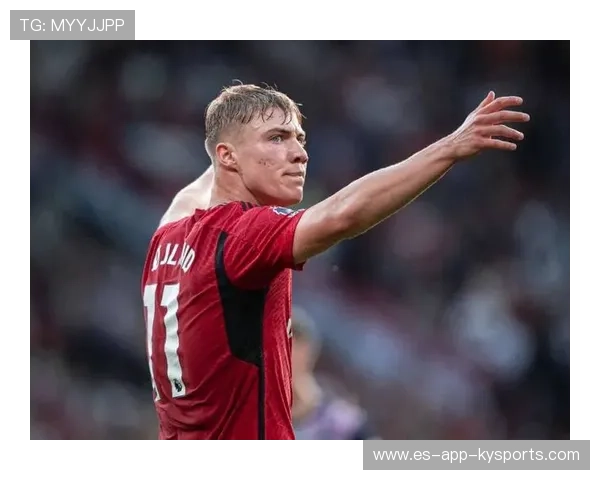 曼联霍伊伦德射门训练保持火热状态——再现经典瞬间，点燃红魔激情