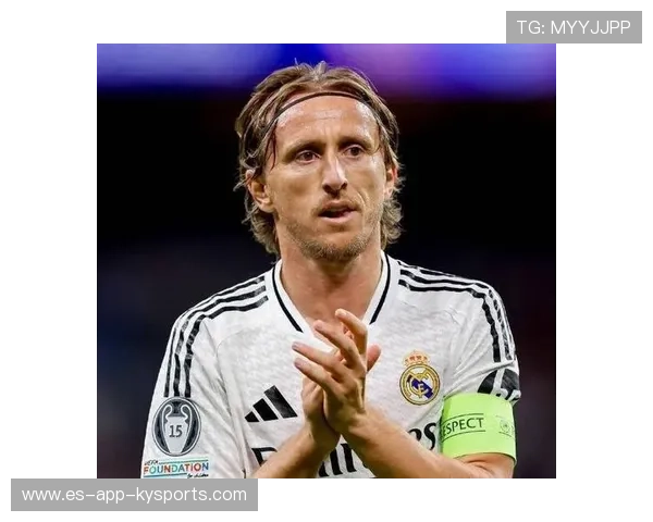 皇马莫德里奇节奏掌控训练仍旧优雅 皇马莫德里奇节奏掌控训练仍旧优雅