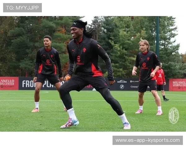 莱奥回敲配合破门，米兰团队默契十足